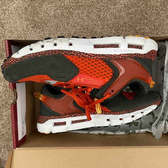 UA SNEAKERS